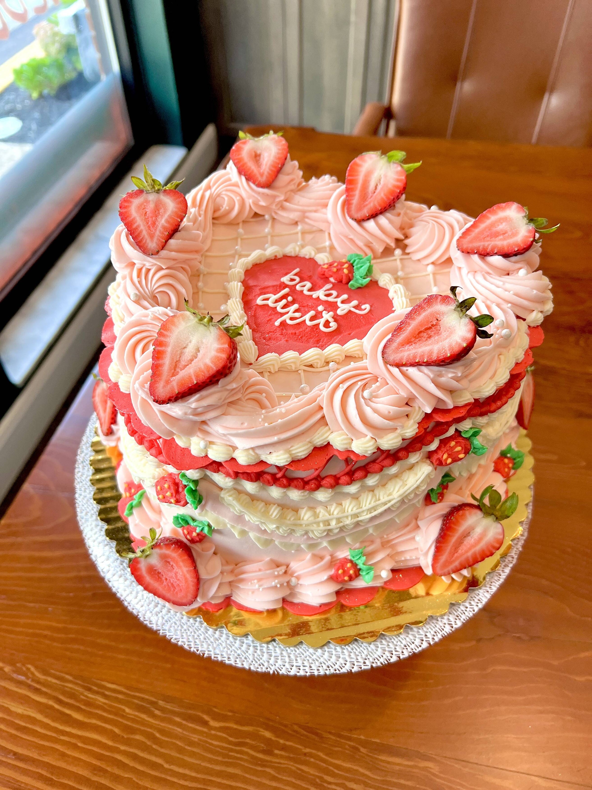 Custom Cakes | Louisville's Boutique Bakery | Tastee Treats Louisville, image size:2400x3200